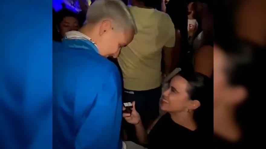 The video of the romantic proposal for a hand in the middle of Quevedo’s concert