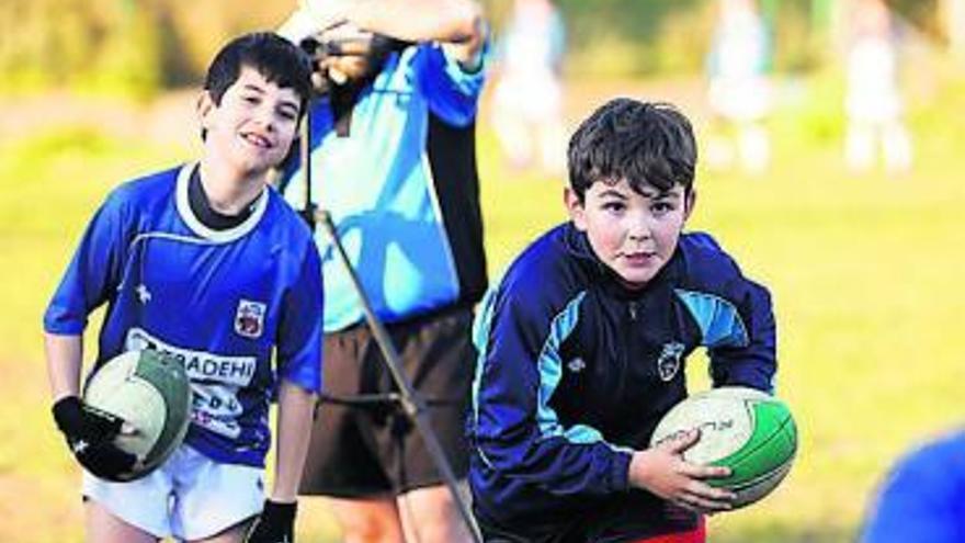 Dos jóvenes son filmados durante el entrenamiento./luisma murias