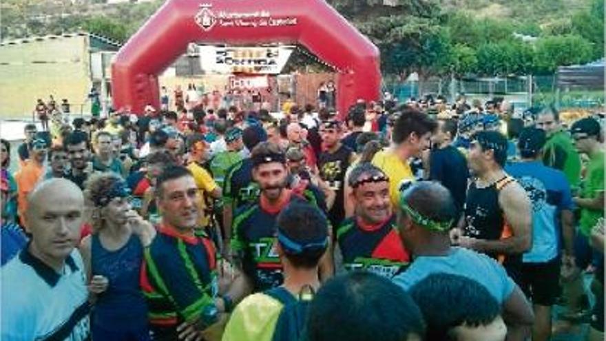 La segona edició nocturna dels 10 km de Vallhonesta rep més de 300 corredors