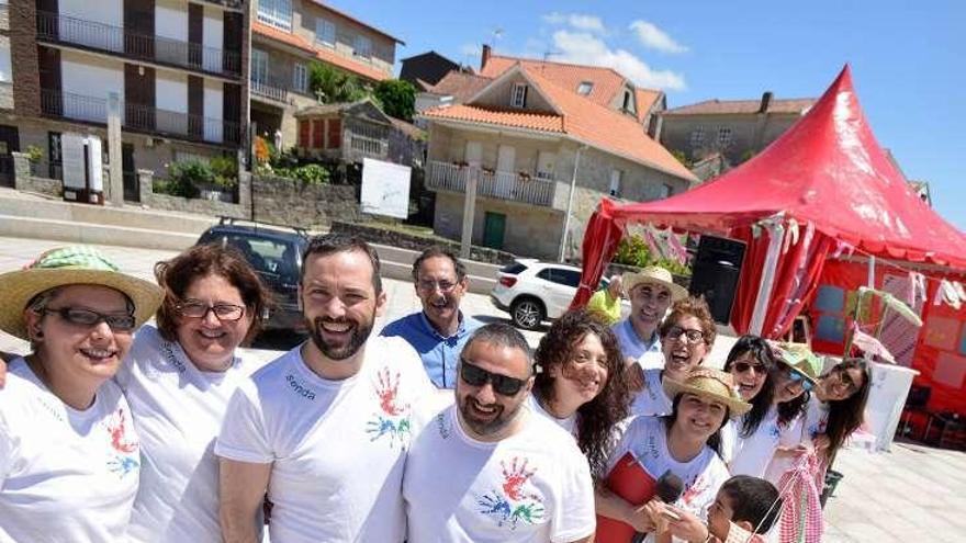 Grupo Senda ayer en Praza da Chousa. // G. Santos