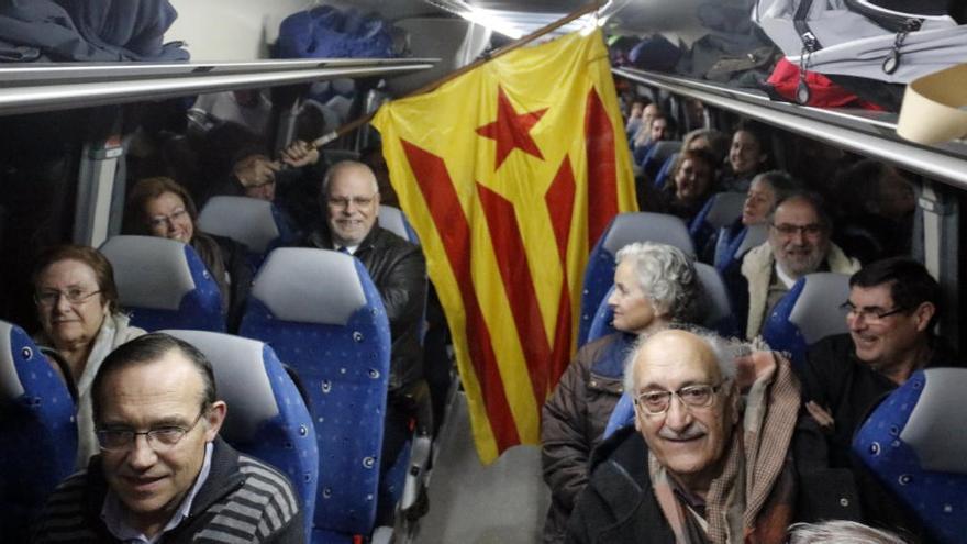 Interior d&#039;un dels autobusos que ha sortit des de Girona