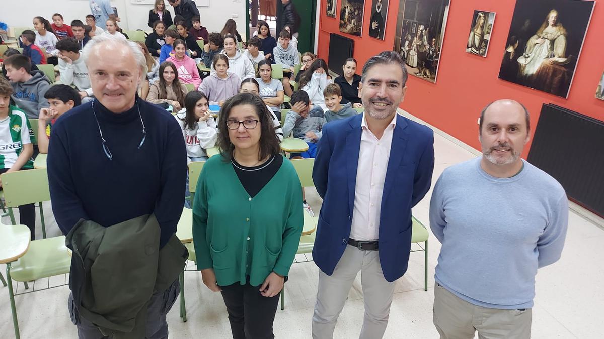 Ángel Villa, Susana Hevia, Emilio A. Fernández y el docente coordinador de la actividad, Víctor Manuel Díaz.