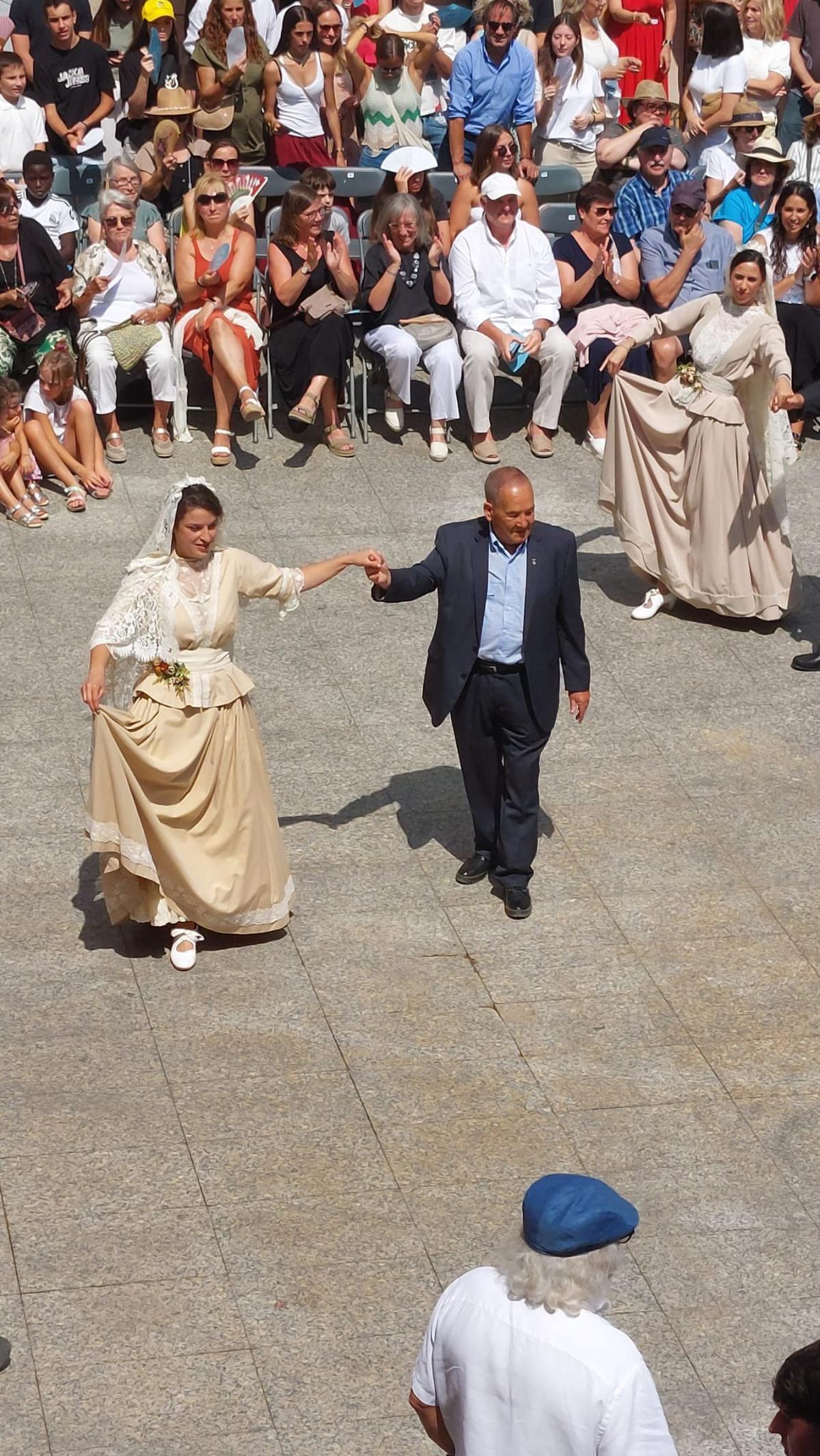 Joan Capdevila dansant el ball del ciri de Castellterçol