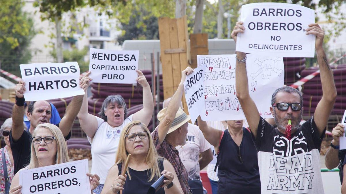 Imagen de archivo de una manifestación de los vecinos de Torreblanca contra los cortes de luz.