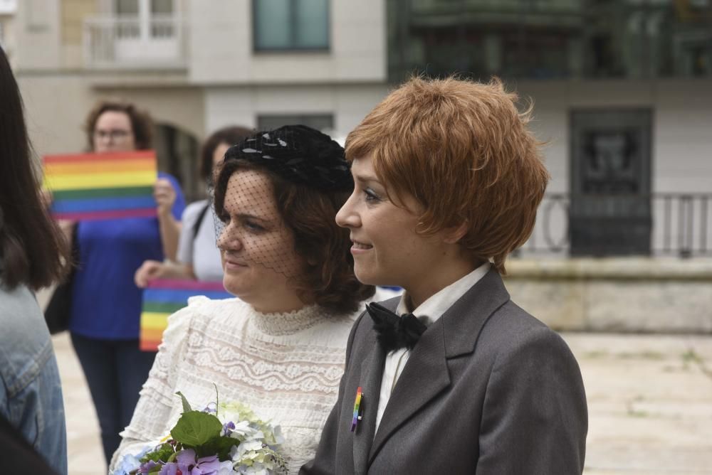 Recuerdan la primera boda entre dos mujeres, Marcela y Elisa, con un acto simbólico de homenaje celebrado en la iglesia de San Jorge en A Coruña.