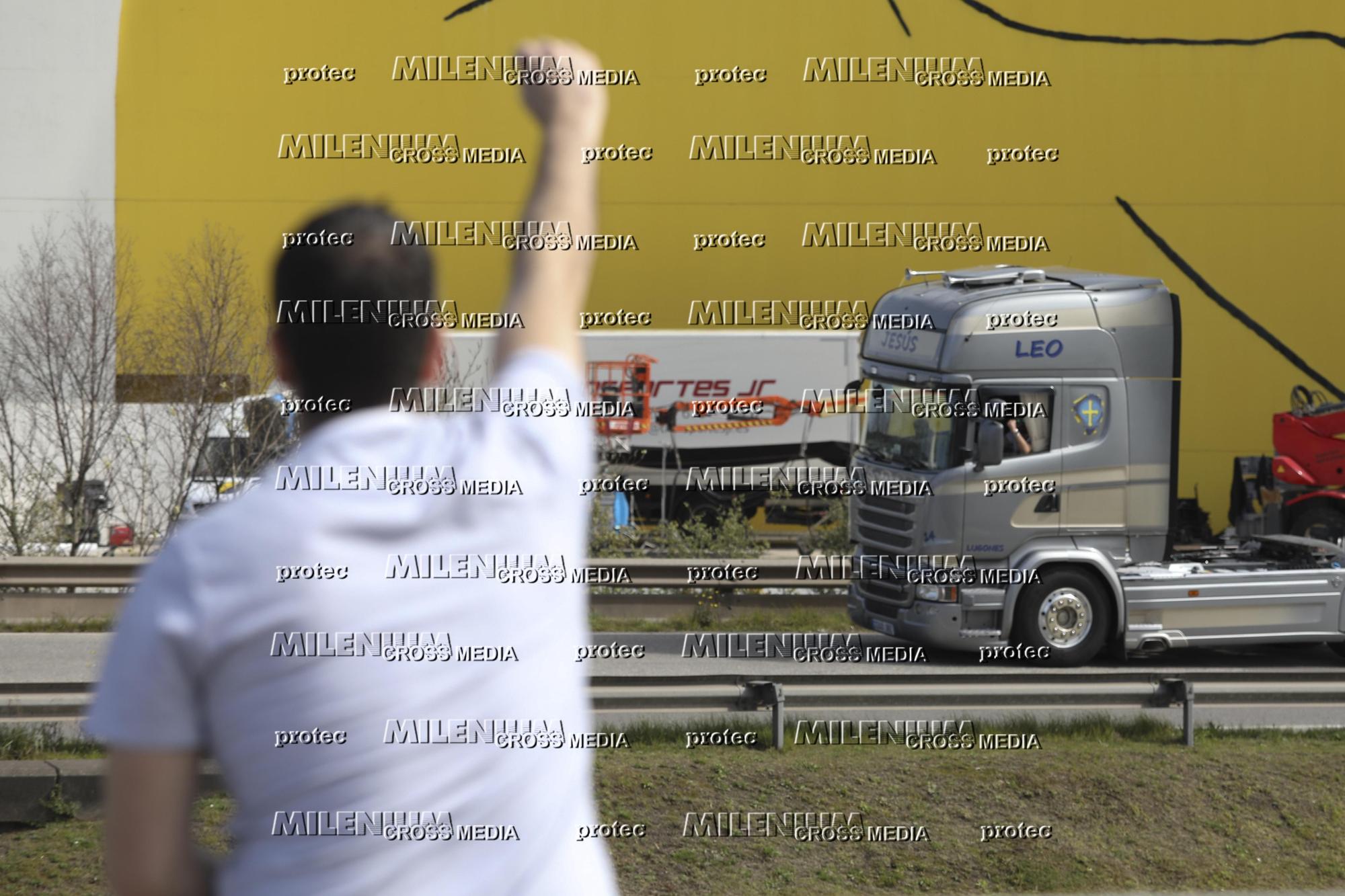 EN IMÁGENES: Así está siendo el paro del transporte en Asturias