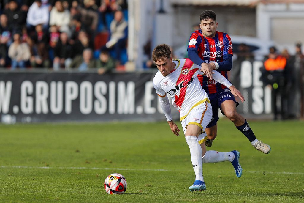 Encuentro de Copa del Rey entre el Rayo Vallecano y el Yeclano, en imágenes