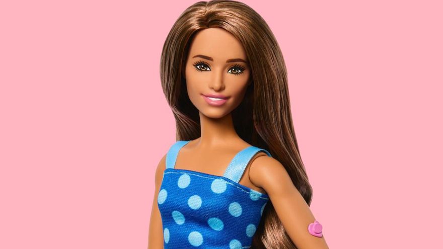Així és la primera Barbie amb diabetis tipus 1: porta sensor de glucosa al braç i bolso per a la medicació