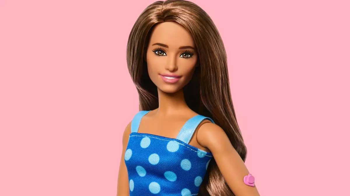 Así es la primera Barbie con diabetes tipo 1: lleva sensor de glucosa en el brazo y bolso para la medicación