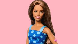 Així és la primera Barbie amb diabetis tipus 1: porta sensor de glucosa al braç i bolso per a la medicació