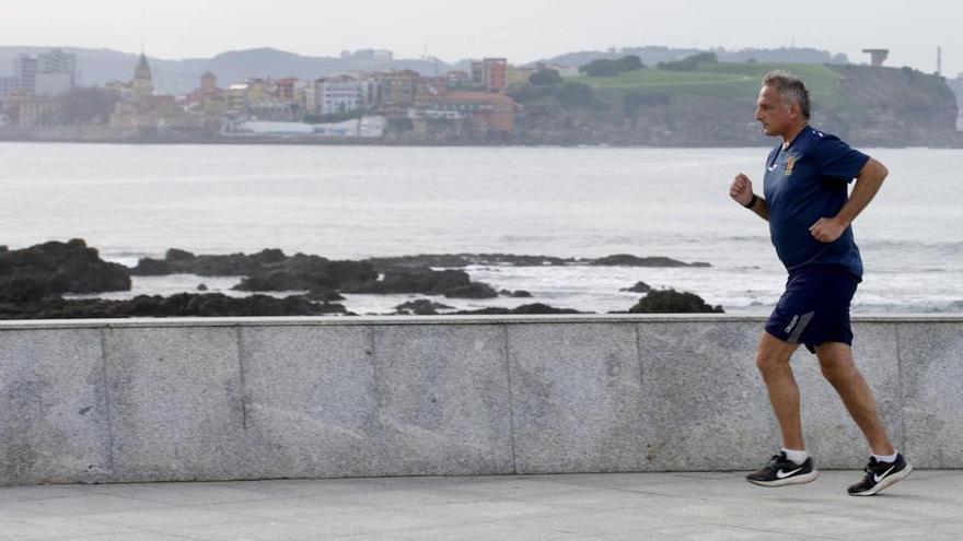 Superar el cáncer y correr 42 kilómetros en Madrid: el desafío solidario de Marcelo Chorny, el argentino afincado en Gijón