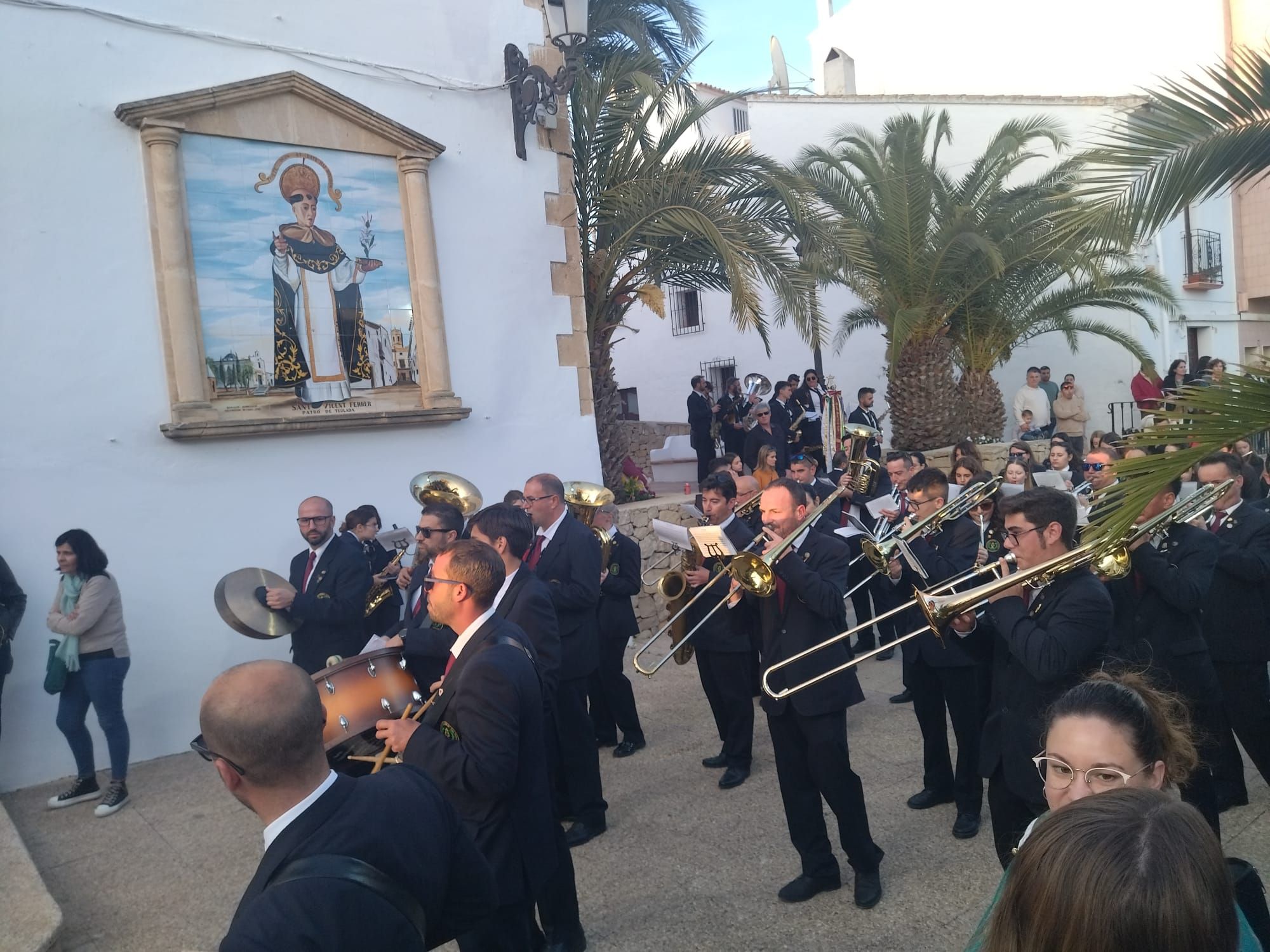 La fiesta más auténtica: Teulada vibra con el traslado de Sant Vicent Ferrer a su ermita