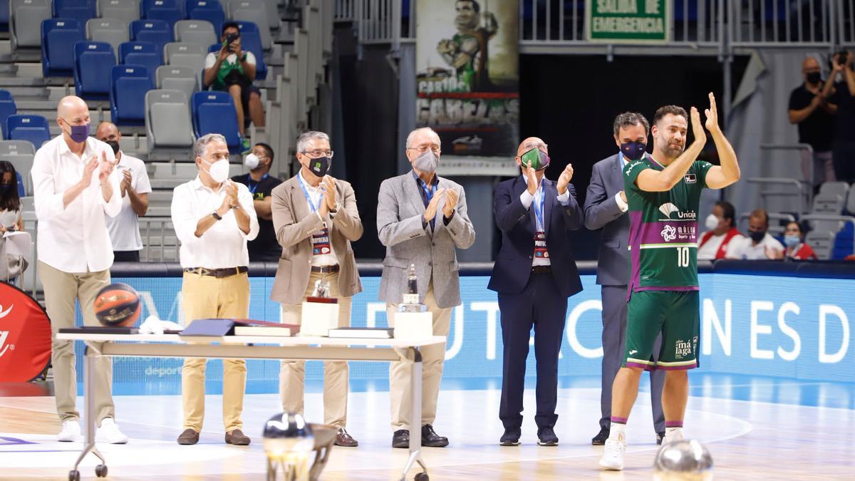 Carlos Cabezas juega su último partido con el Unicaja en el Carpena