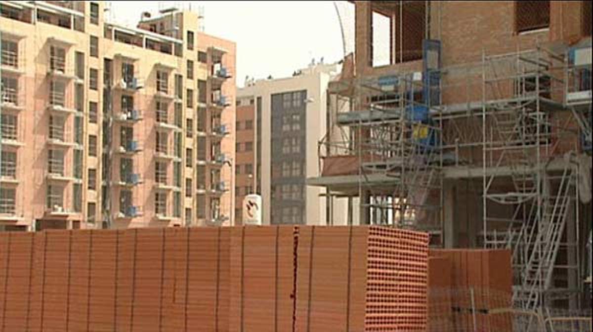 El Govern anuncia una reducció de l’IVA per a l’adquisició de les vivendes noves.