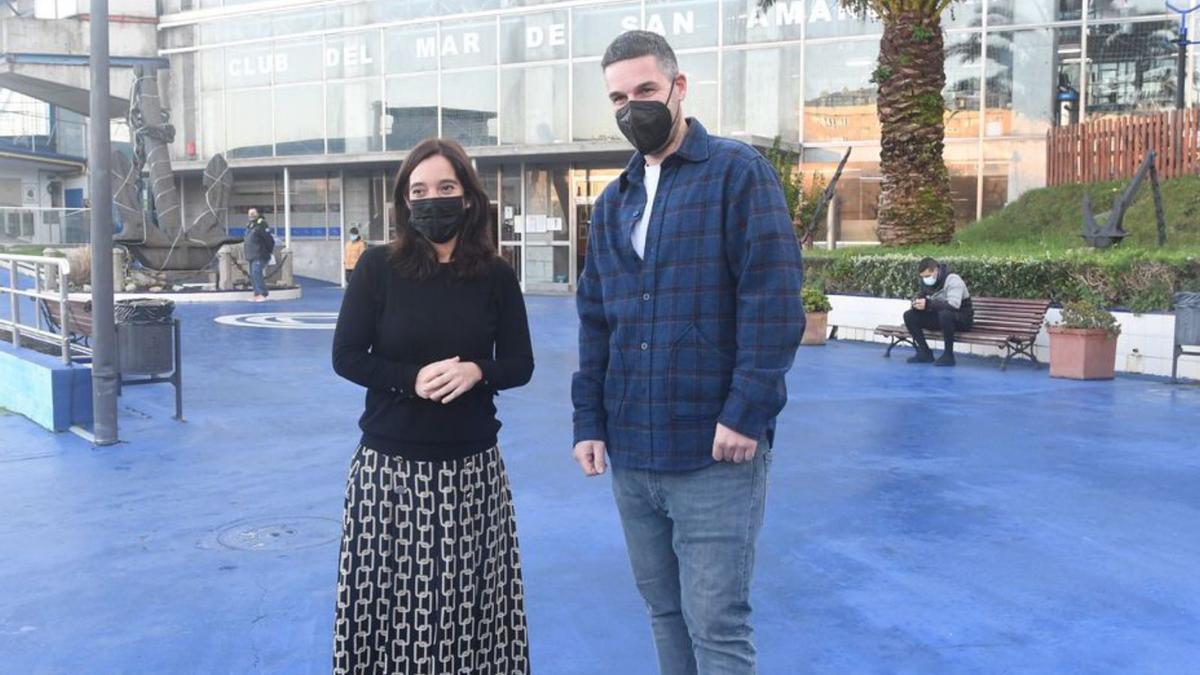 Inés Rey y Alberto Santalla, en el encuentro de ayer.  | // CARLOS PARDELLAS