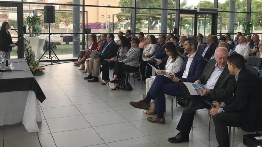 Plumed durante la jornada sobre la empresa familiar