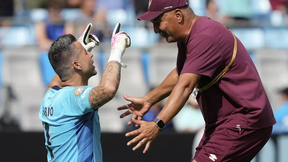 'Abuelo' Fábio, el muro de 44 años del Fluminense que ha superado a Buffon y Peter Shilton