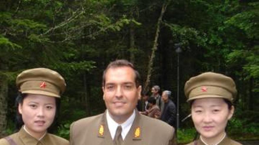 Alejandro Cao de Benós, vestit amb uniforme militar, en una imatge d&#039;arxiu; fa poc va ser a Girona.