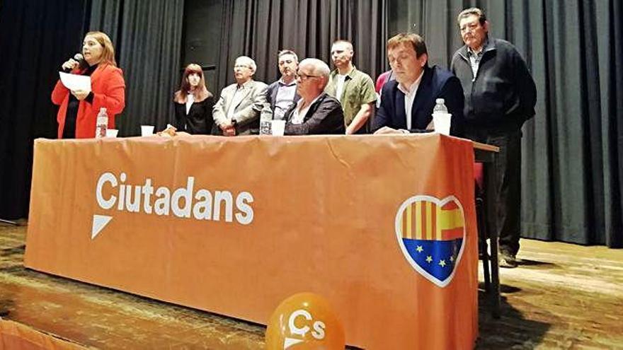 L&#039;alcaldable de Cs, Rebeca López, presentant la candidatura.