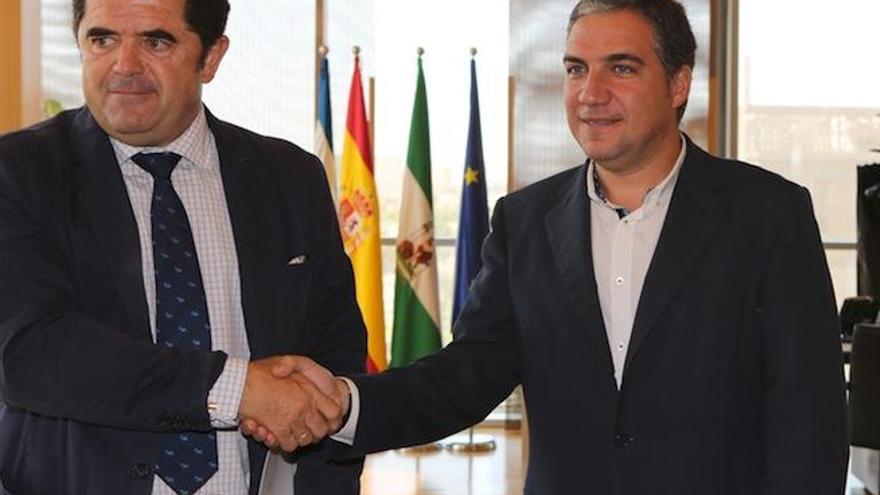 El presidente provincial, Elías Bendodo, y Baldomero Bellido (Asaja).