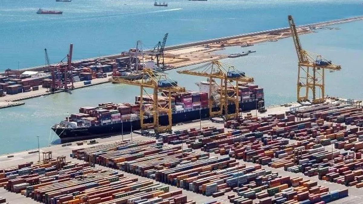 La crisi del mar Roig dispara el transbord de contenidors al port de BCN