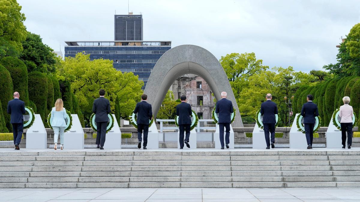 Los líderes del G7 visitan el Memorial Park para las víctimas de la bomba atómica en Hiroshima, entre protestas