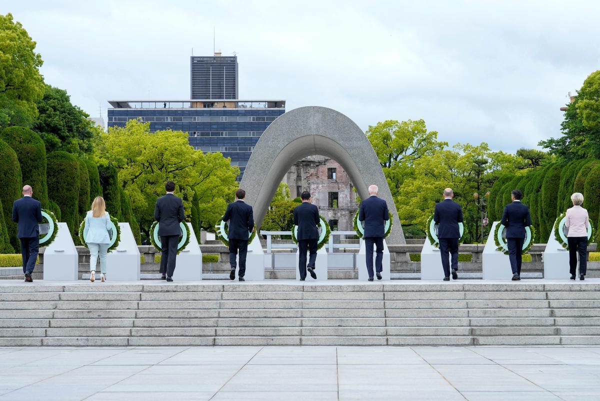 Los líderes del G7 visitan el Memorial Park para las víctimas de la bomba atómica en Hiroshima, entre protestas