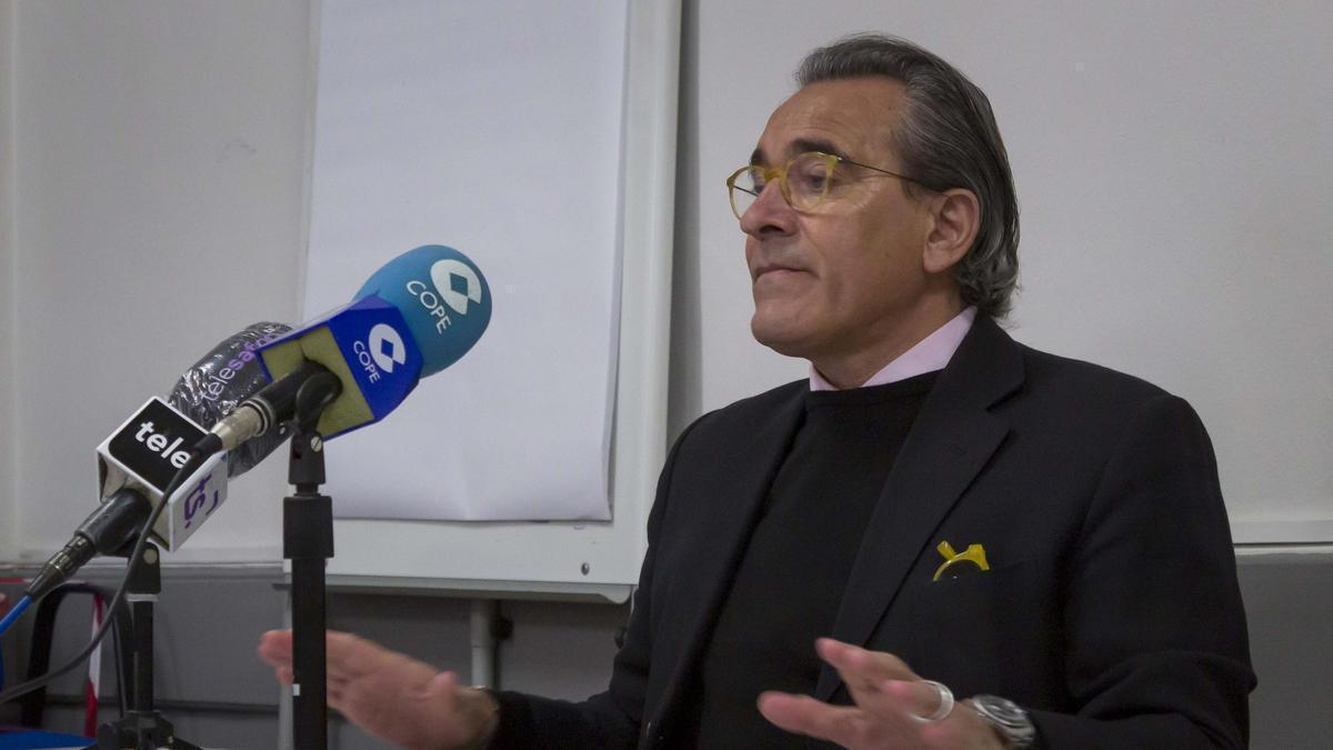El exalcalde de Gandia ya fallecido, Arturo Torró, durante una comparecencia. en una imagen de archivo.