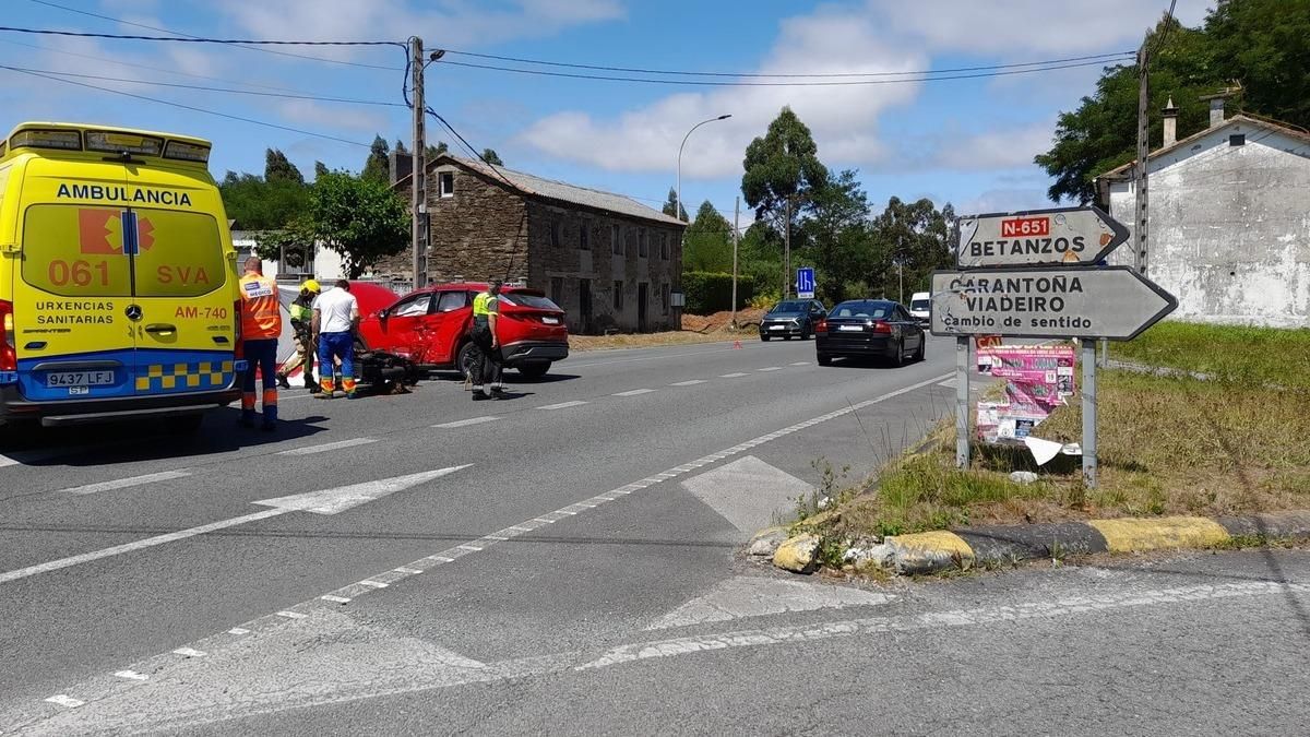 La moto y el turismo siniestrados en Miño