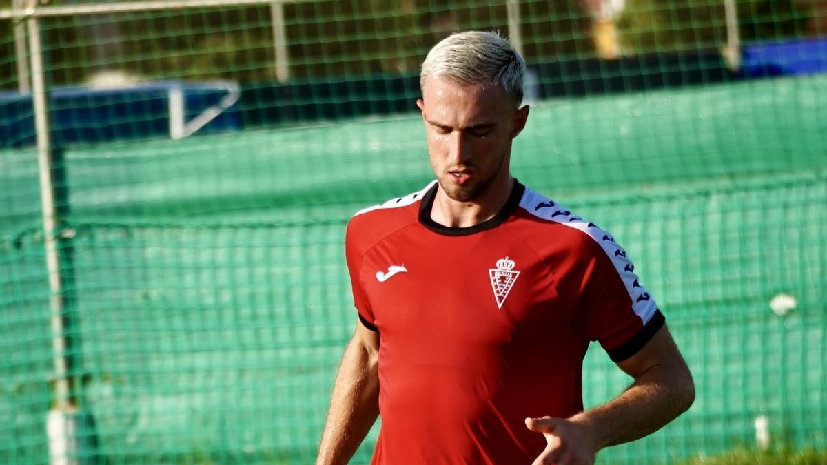 David Flakus, del Real Murcia, durante una sesión de trabajo en Pinatar Arena.