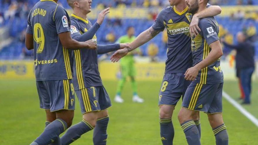 El Cádiz CF celebra el tanto de Perea ante la UD Las Palmas.