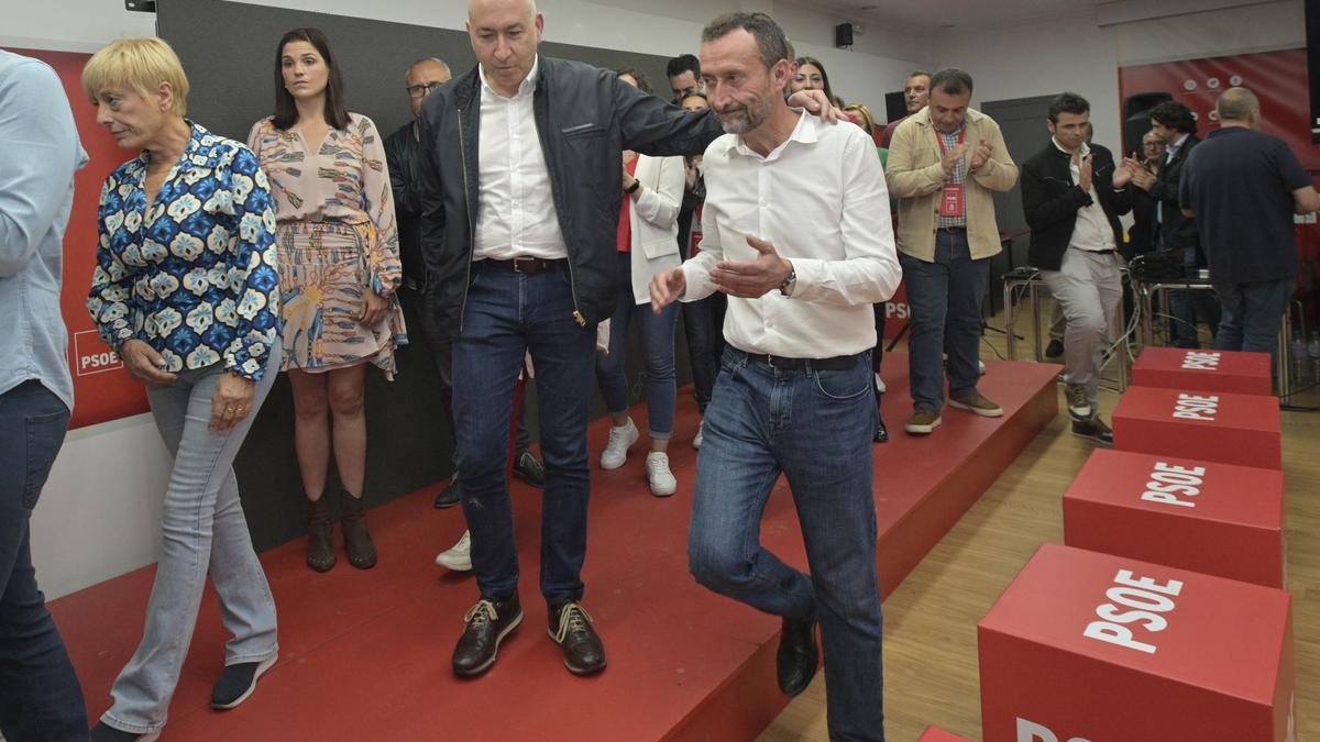 Soler y González abandonan la sede del PSOE tras conocer los resultados en Elche