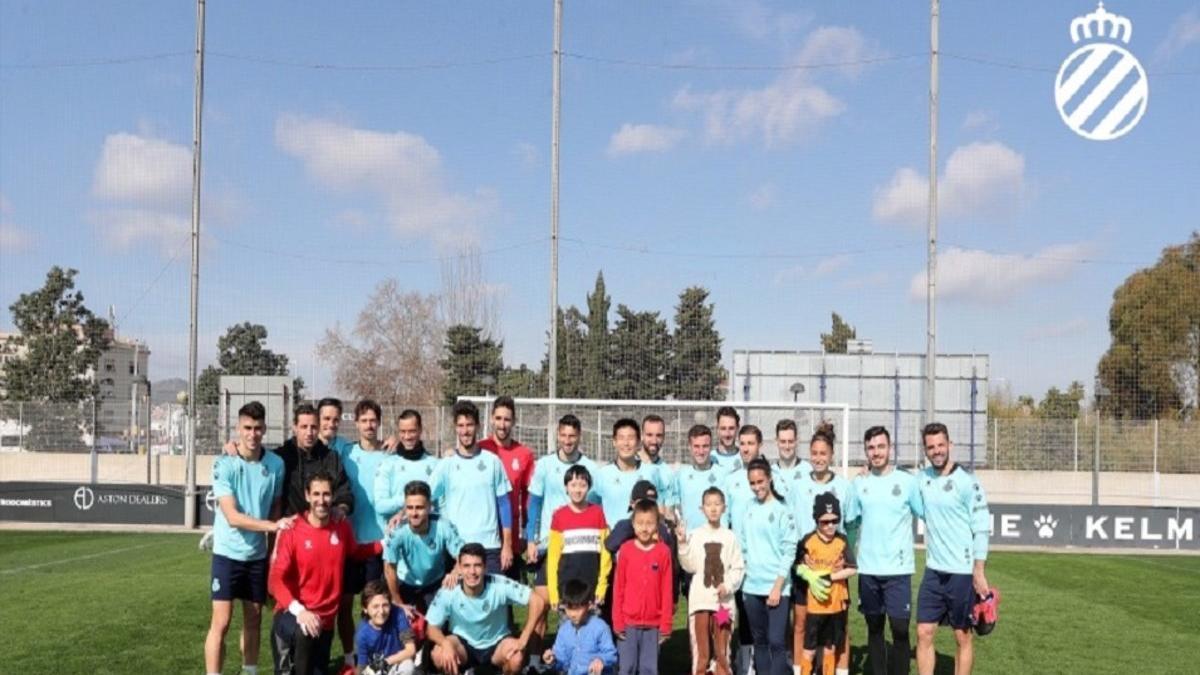 Los jugadores del Espanyol, solidarios contra el cáncer infantil
