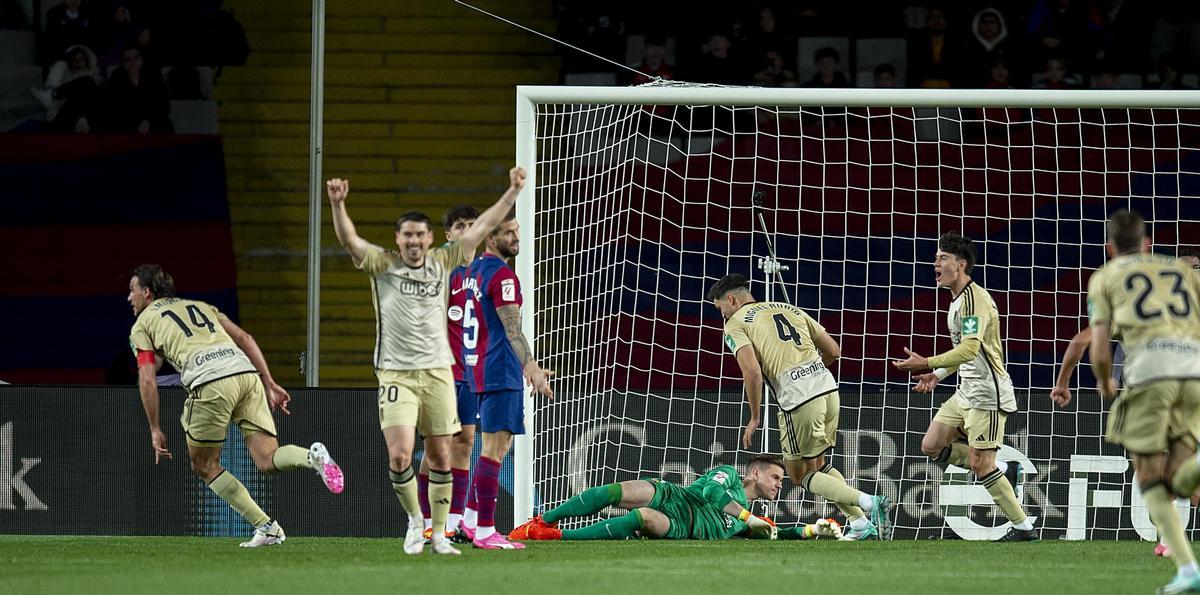 Ter Stegen superado en el tercer gol rival durante el partido de liga entre el FC Barcelona (Barça) y el Granada