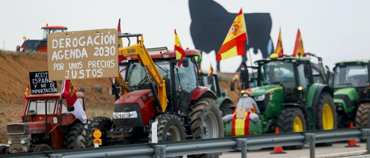 Los agricultores españoles generalizan sus protestas esta semana ante la crisis del campo