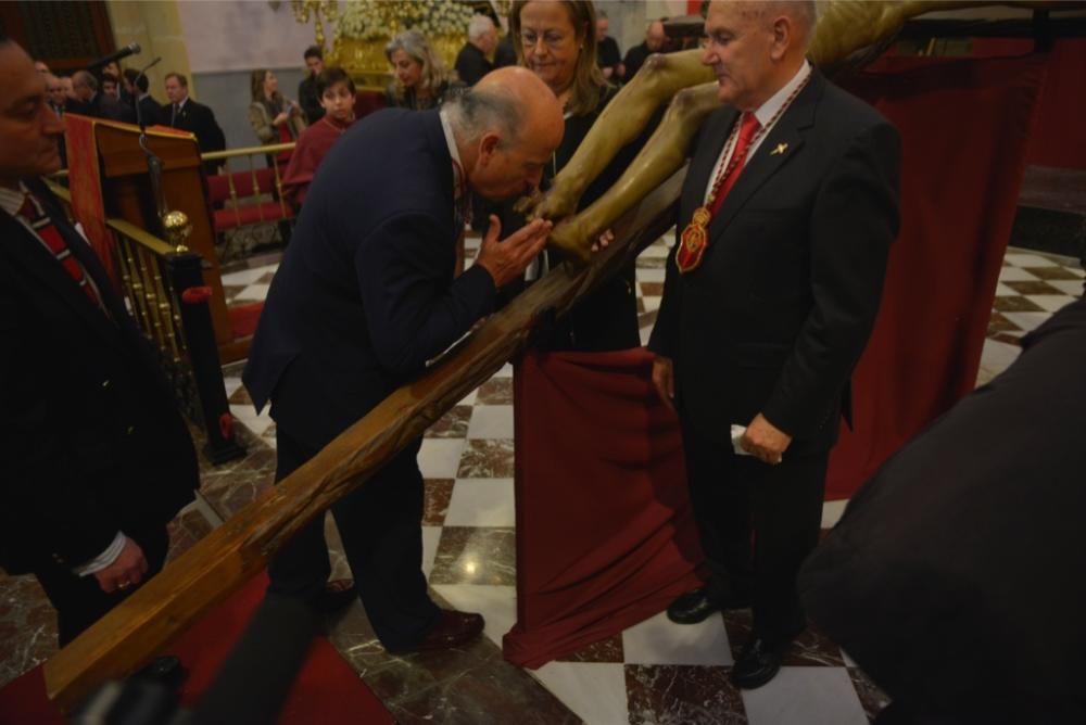 La lluvia no puede con el Besapié del Perdón