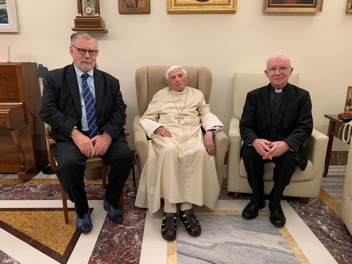 El papa emérito Benedicto XVI, de 95 años, en la recepción de los ganadores del Premio Ratzinger en El Vaticano, el 1 de diciembre del 2022.