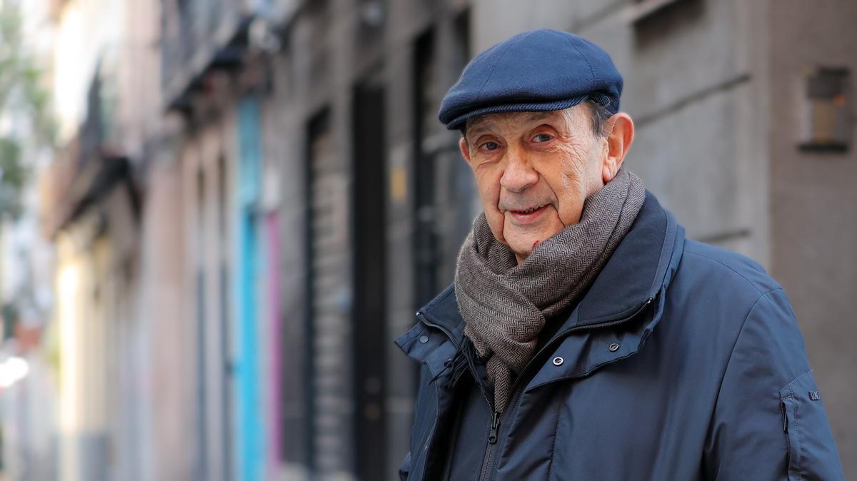 El escritor y periodista Pepe Ribas, impulsor de la histórica revista contracultural "Ajoblanco".