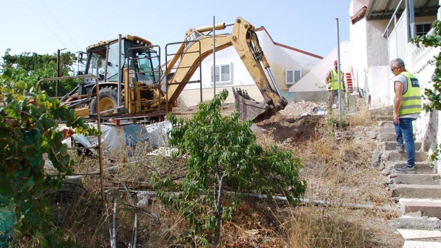 Mogán inicia las obras de instalación de la red de alcantarillado en Barranquillo Andrés