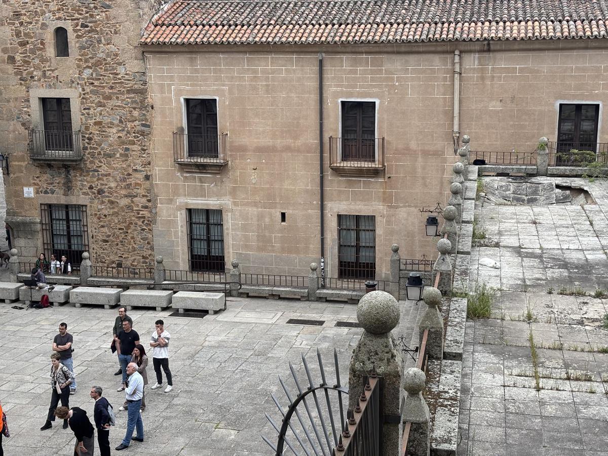 Hundimiento del techo donde se ubicaba la cafetería en los locales de San Jorge.