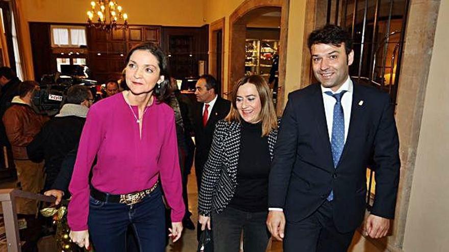 La ministra se reúne en Tordesillas con empresarios de la zona.