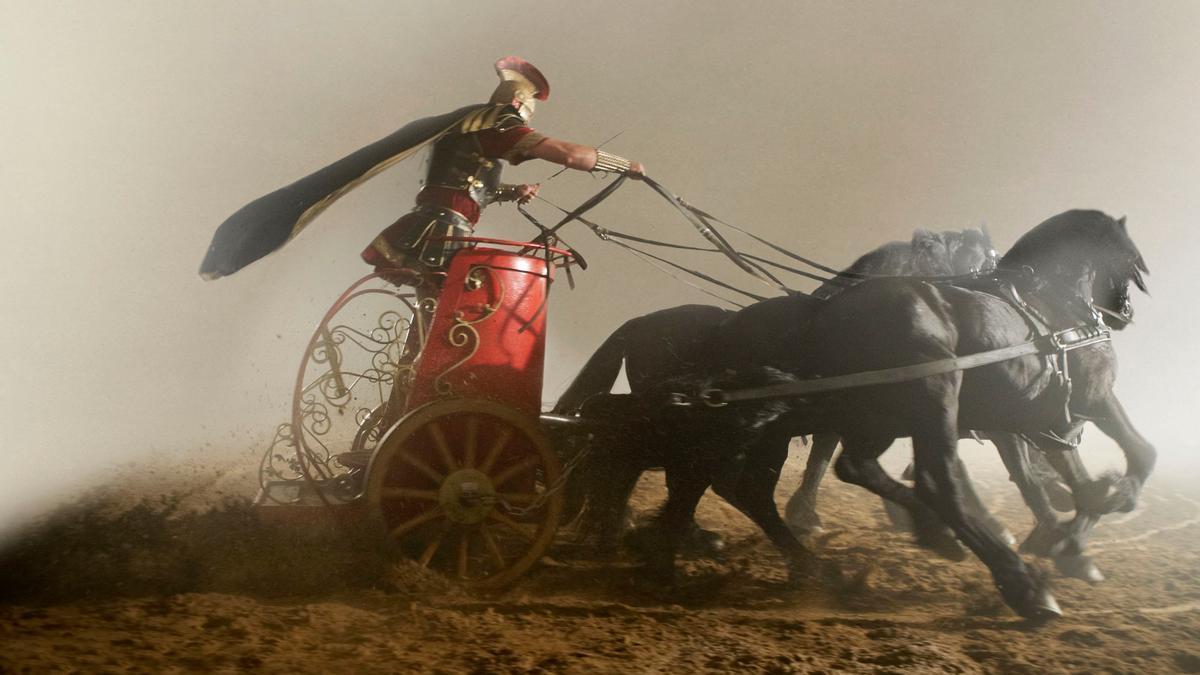 Recreación artística de una cuadriga romana conducida por un auriga de la antigua Roma