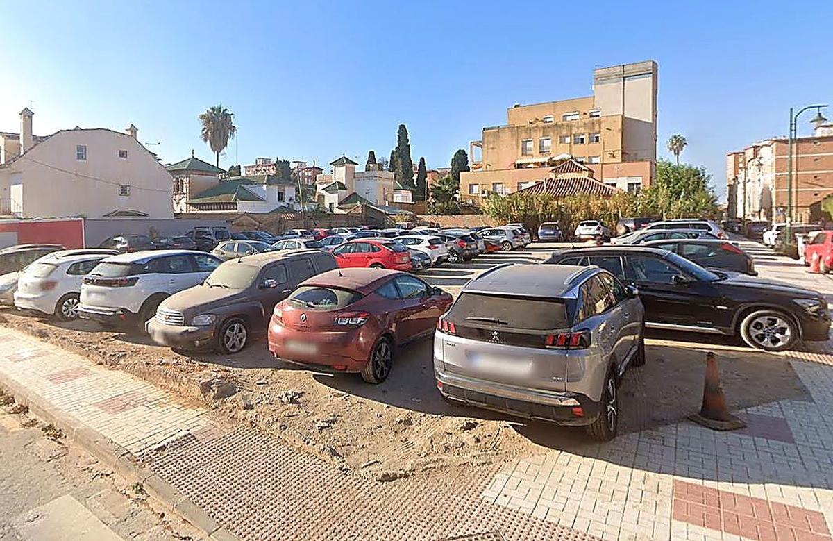 Parcelas donde el Ayuntamiento impulsará los 16 alojamientos, en la esquina de la calle Soliva y Gómez Ocaña.