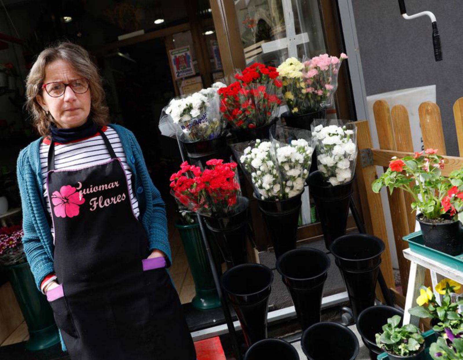 Guiomar Álvarez, en su floristería de Avilés.