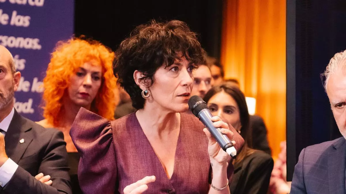 Elma Saiz rechaza los insultos a Sánchez en la Fiesta Nacional: "Cuando se insulta al presidente del Gobierno, también es una falta de respeto a nuestro país"
