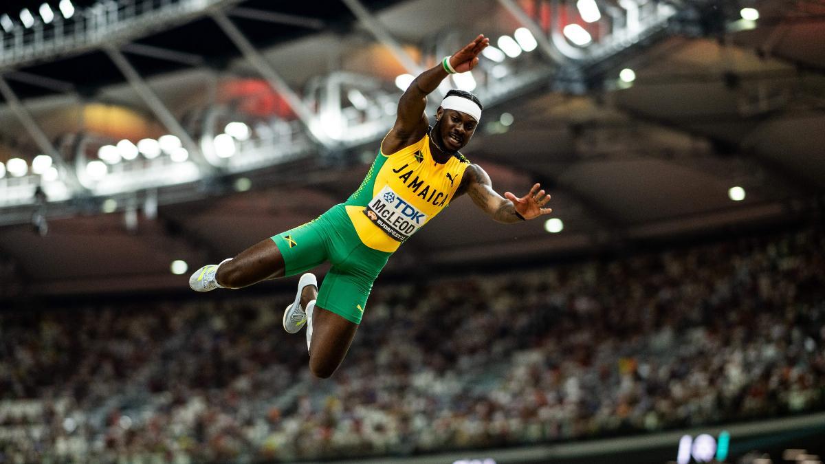 McLeod, durante su peculiar salto