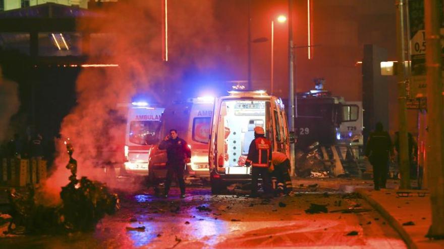Almenys 38 morts i 155 ferits en un atemptat amb cotxe bomba davant l&#039;estadi del Besiktas