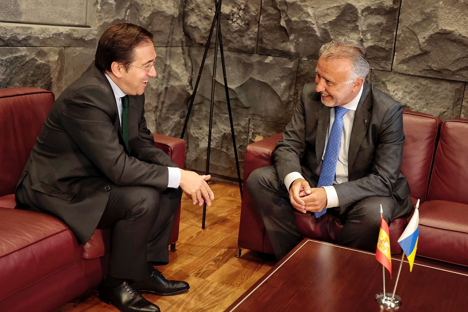 Encuentro del ministro José Manuel Albares y el presidente Ángel Víctor Torres en Tenerife