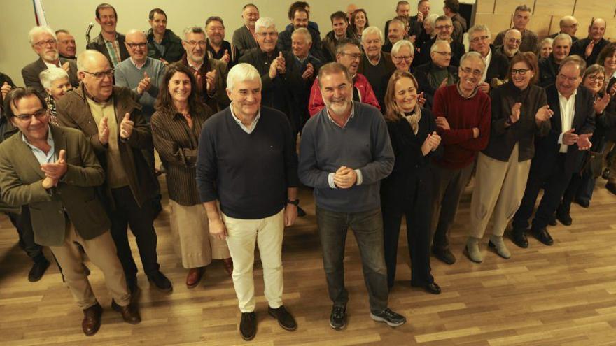 Quintana, con los miembros nacionalistas del bipartito. |  X. A.