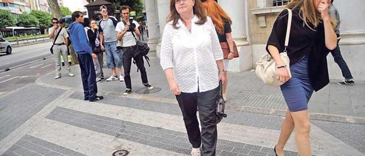 Eugenia Cañellas, izquierda, en los juzgados de Palma.